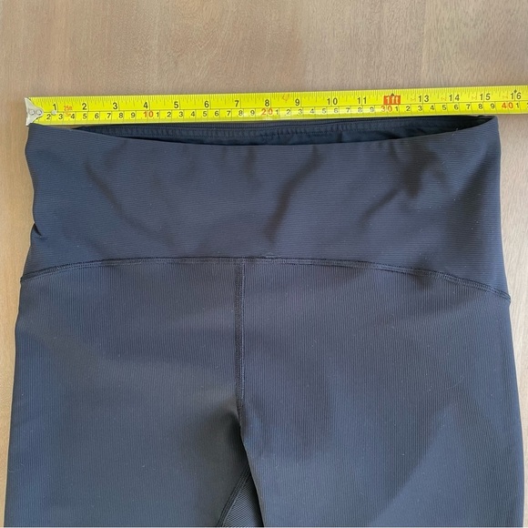 Lululemon Ribbed Contoured High Rise Crop *17"
Black - Picture 9 of 10